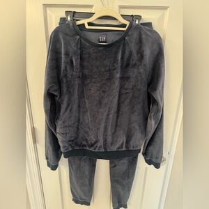 Gap ladies 2 piece jogger and sweatshirt set navy in Talk medium